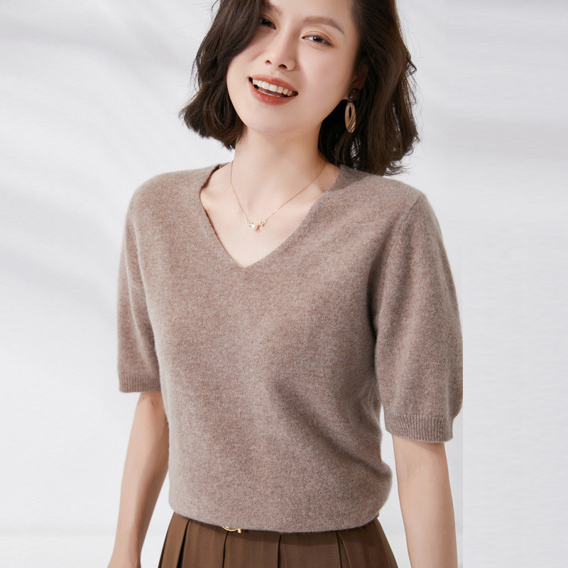 부드러운 여름니트 출근룩 데이트룩 모던 반팔니트 대표 이미지